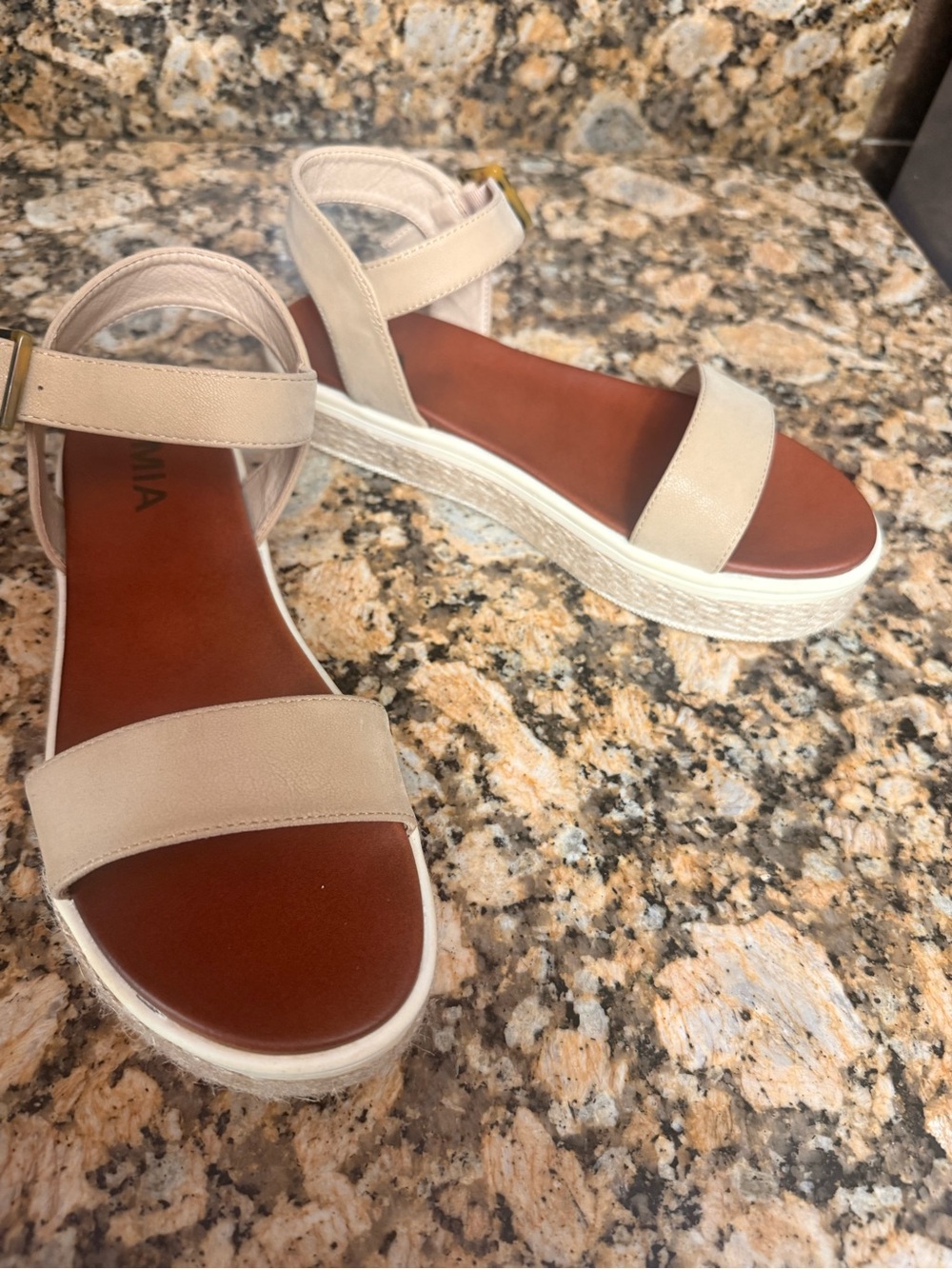 Mia Carlyn Sandal Size 8 Sand platform sandals EUC